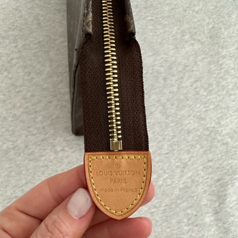 Louis Vuitton Toiletry Pouch GM - Picture 10 of 15